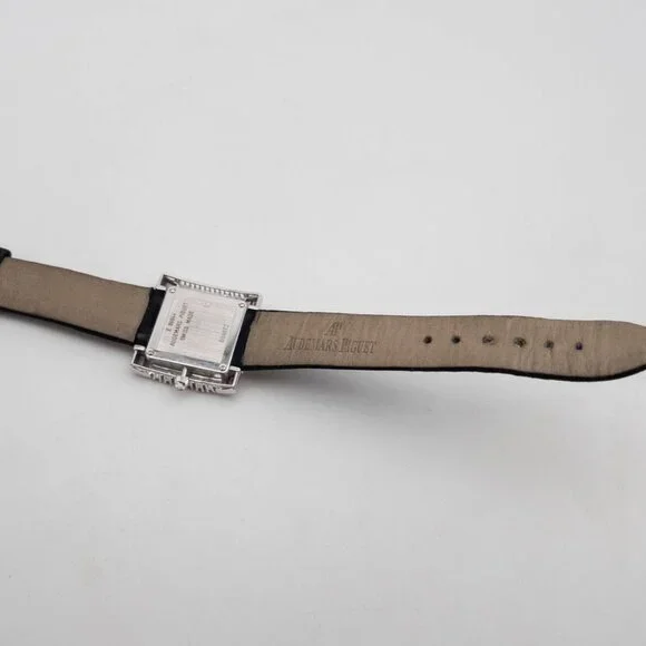 Audemars Piguet 30mm 4.0cts 18k White Gold Ladies Watch display picture 2